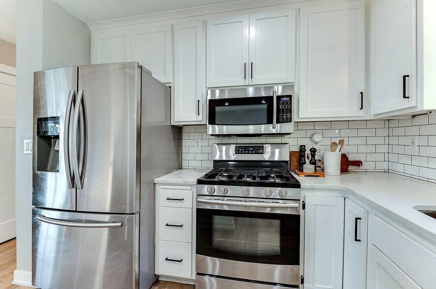 Building Photo - 13956 Brunswick Ave S