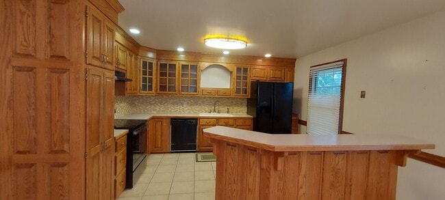 Building Photo - Beautiful Ranch in desirable location