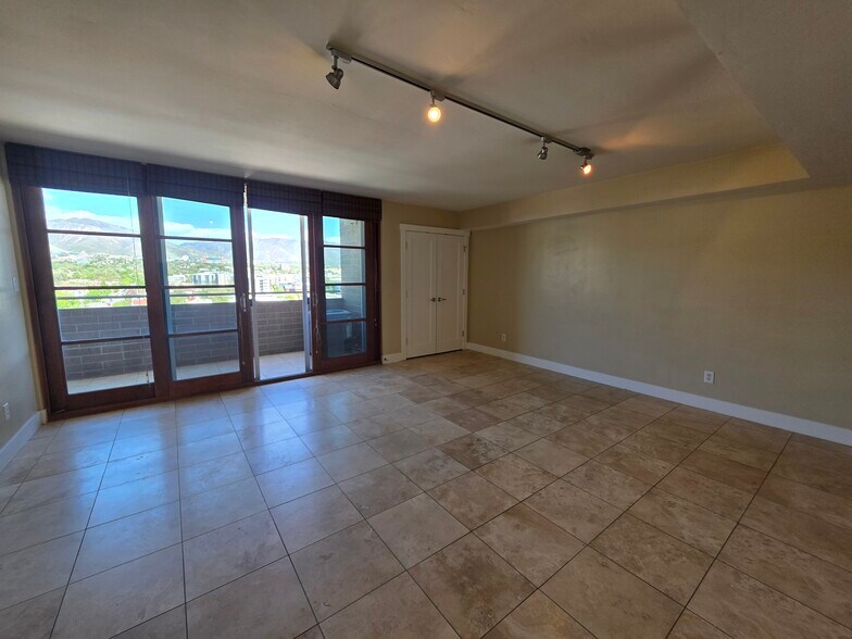 Building Photo - 230 E 300 S