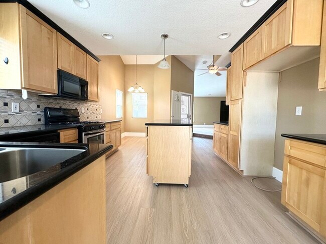 Building Photo - Beautifully Updated Home in Citrus Heights!