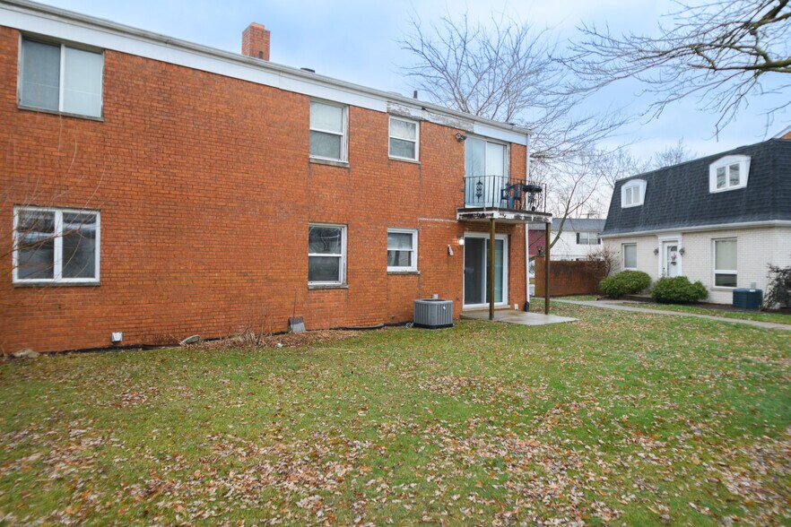 Building Photo - 2403 W 63rd Ave