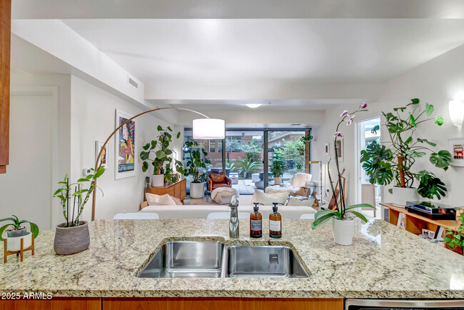 Building Photo - 7131 E Rancho Vista Dr