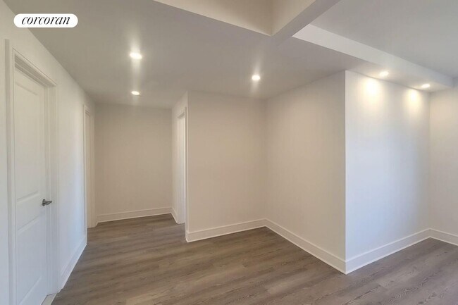 Building Photo - 45 W 81st St