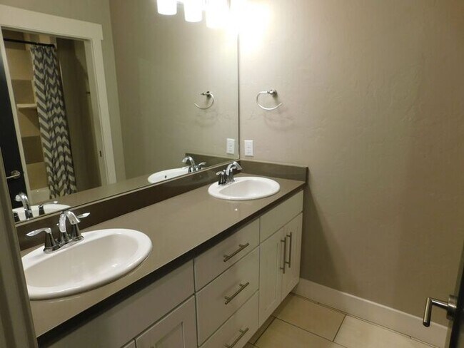 Building Photo - Spacious 5-Bedroom Home with Luxury Features & Prime Location!