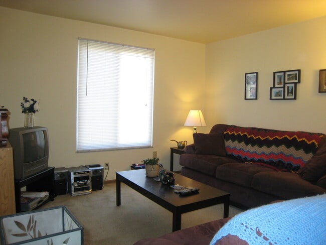 Interior Photo - 353 Campus Apartments