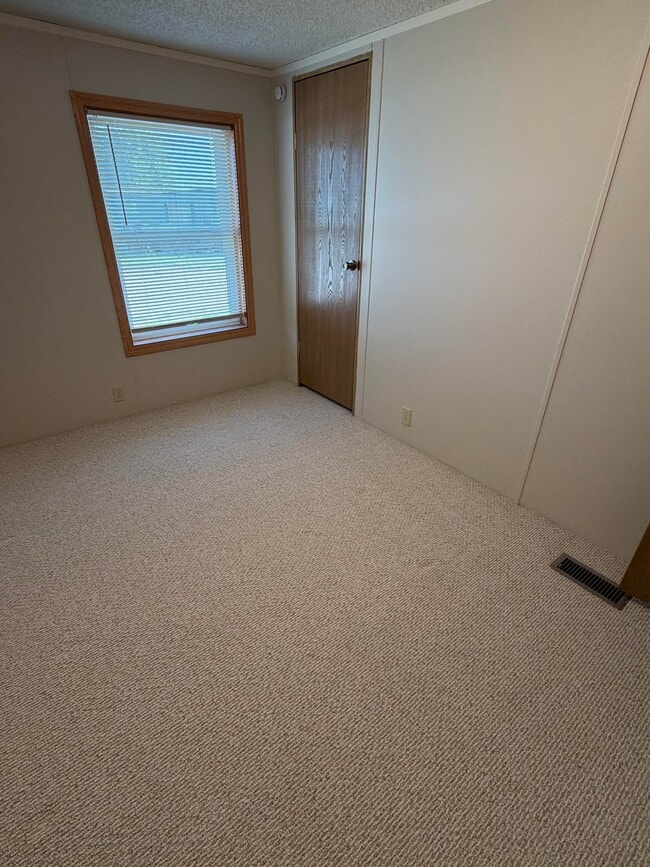 Building Photo - 4664 US-30