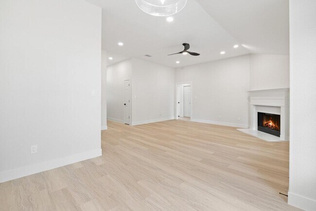 Building Photo - 1006 Cottonbowl Dr