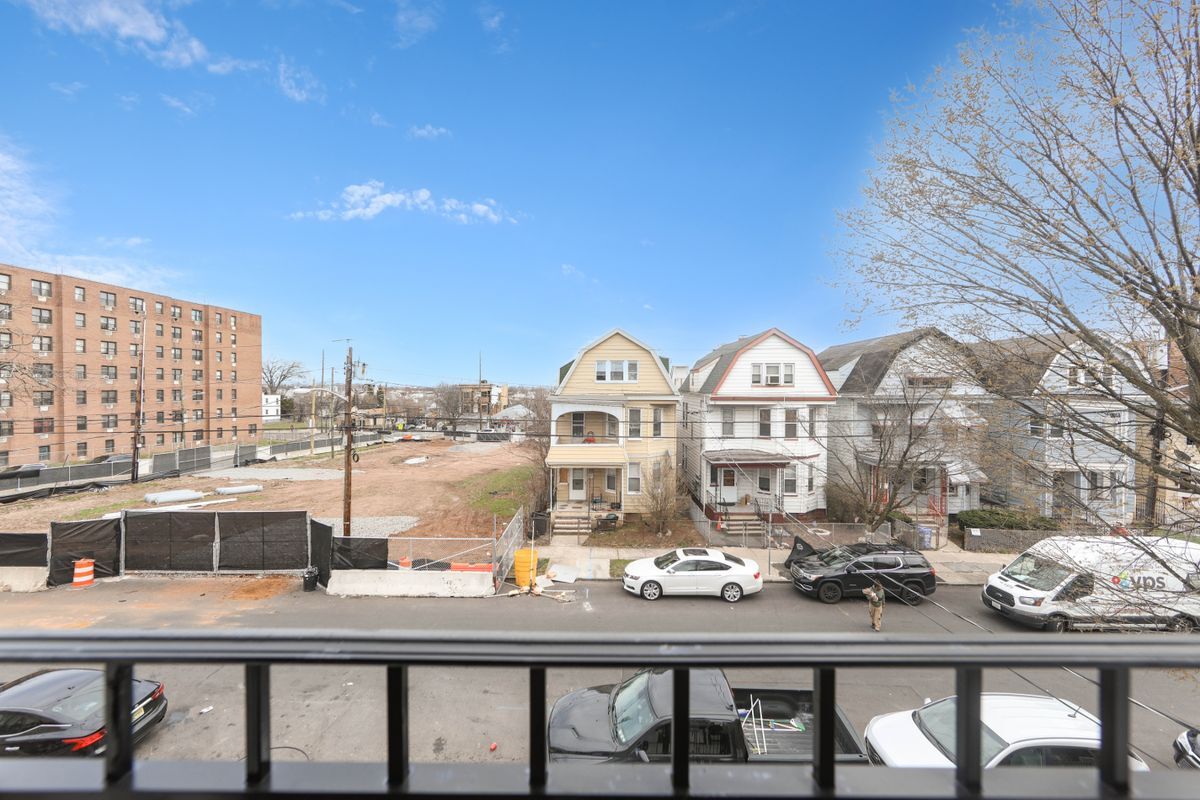 Building Photo - 255 Chadwick Ave