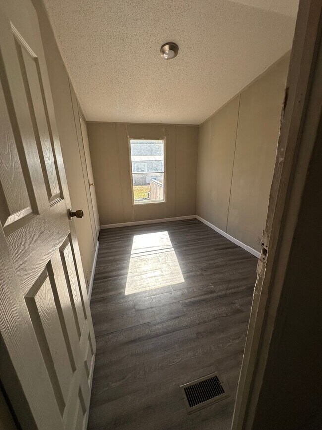 Building Photo - 532 Harbor Dr