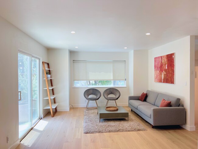 Building Photo - 21 Hillview Ct