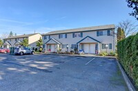 Building Photo - 2bed/1.5bath Townhome Available Today! Get...