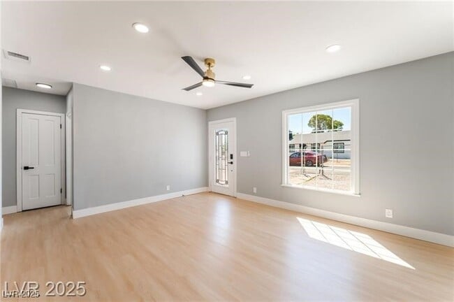 Building Photo - 915 Melrose Dr