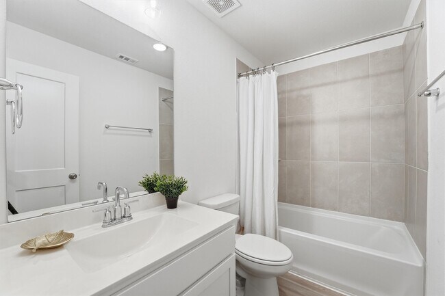 Building Photo - 8611 Pier Cove Dr