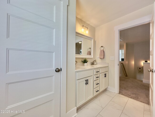 Building Photo - 102 Bogue Harbor Ct