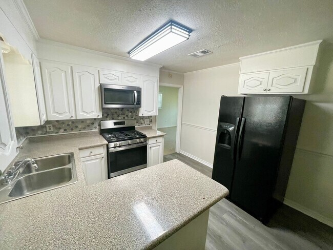 Building Photo - 539 Luckney Rd