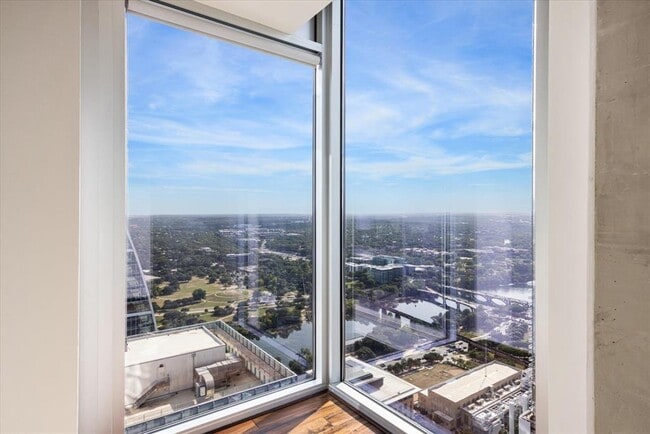 Building Photo - 360 Nueces St
