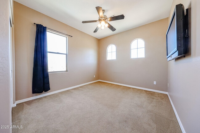 Building Photo - 9121 W Plum Rd