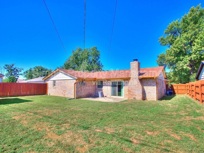 Building Photo - 2604 Brenda Ave
