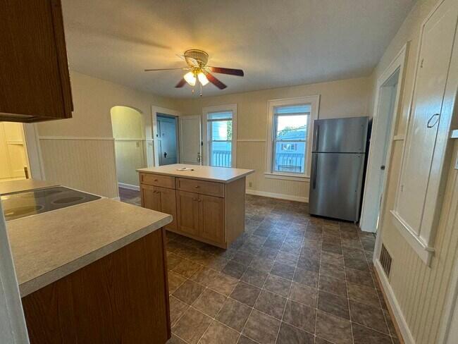 Building Photo - 321 Calef Rd
