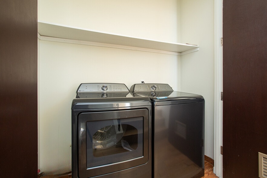 Building Photo - 8639 Whitworth Dr