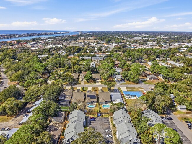 Building Photo - Stunning 4 Bedroom Home with Solar Energy & Private Pool!