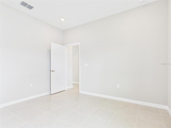 Building Photo - 5717 SW 71st Ct