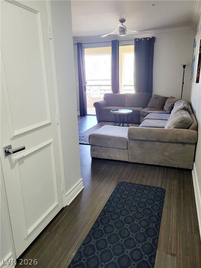 Building Photo - 220 E Flamingo Rd