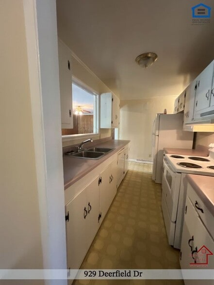 Building Photo - 929 Deerfield Dr