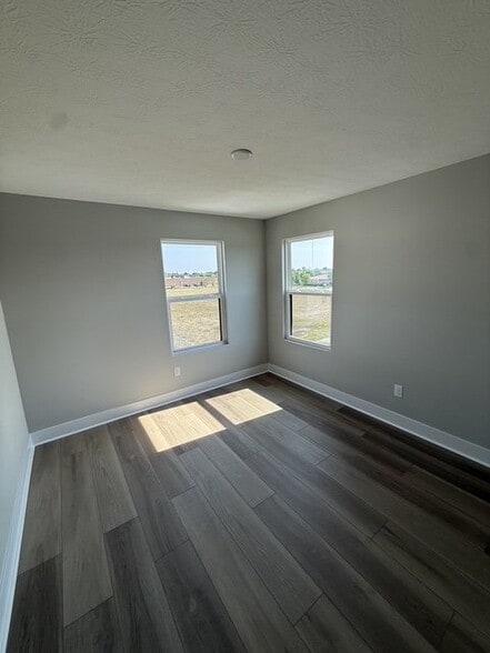 Building Photo - 6176 Nicholas Wy