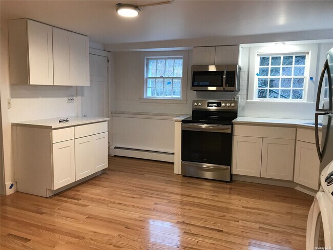 Building Photo - 23 Lloyd Harbor Rd