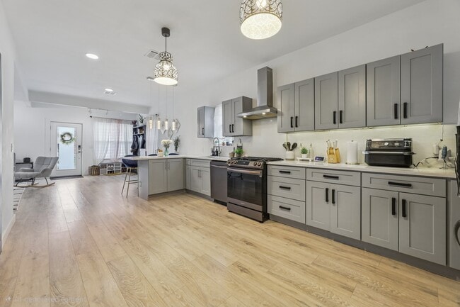 Building Photo - 84 Center Ave