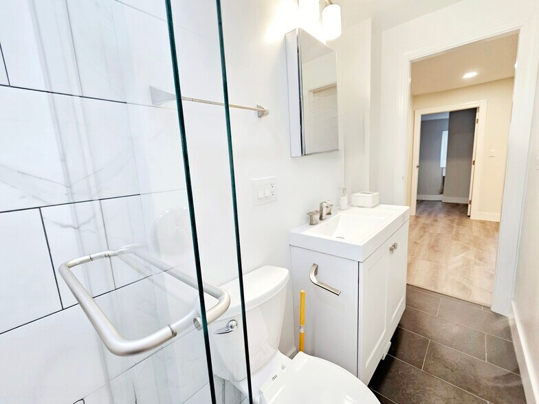 Building Photo - 40 Joy St