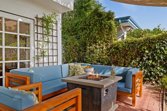 Building Photo - 1476 Crestline Dr