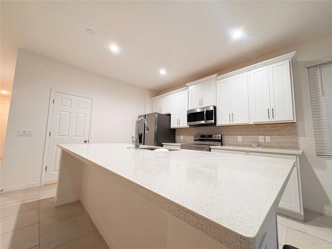 Building Photo - 1568 Sky Lks Dr