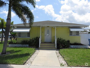 Building Photo - 402 W Ocean Ave