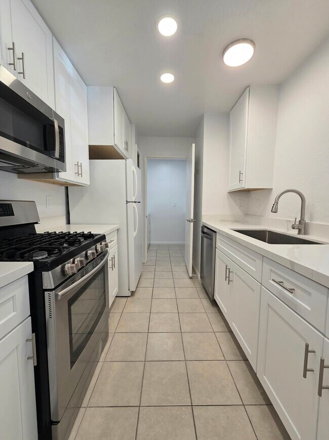 Building Photo - Spacious, Stylish Living in a Guard-Gated West Las Vegas Community in The Lakes with Resort-Style...