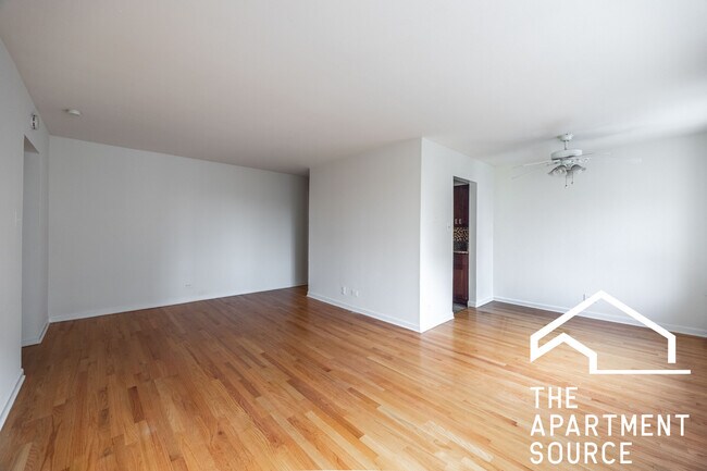 Building Photo - 3710 N Pine Grove Ave