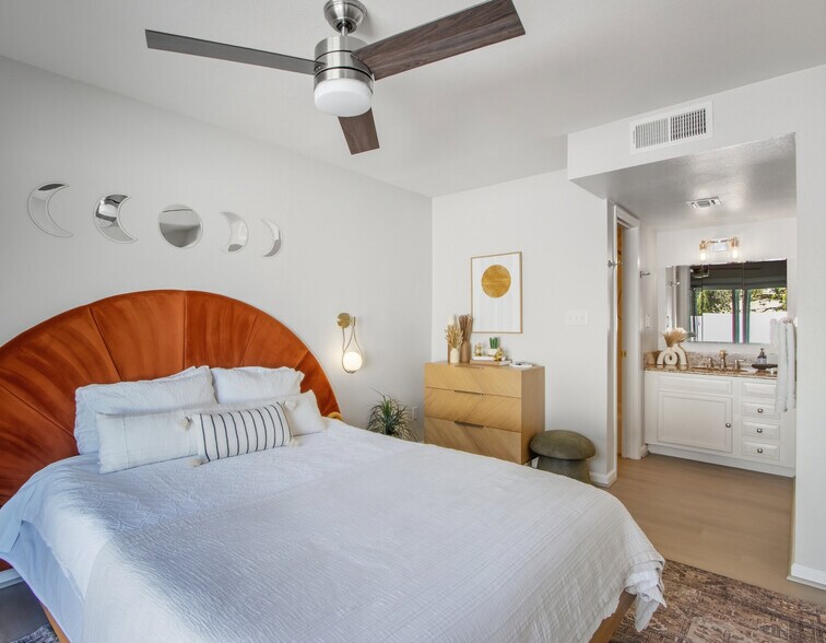 Building Photo - 8568 E Indian School Rd