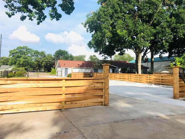 Building Photo - 4832 FM 2218 Rd