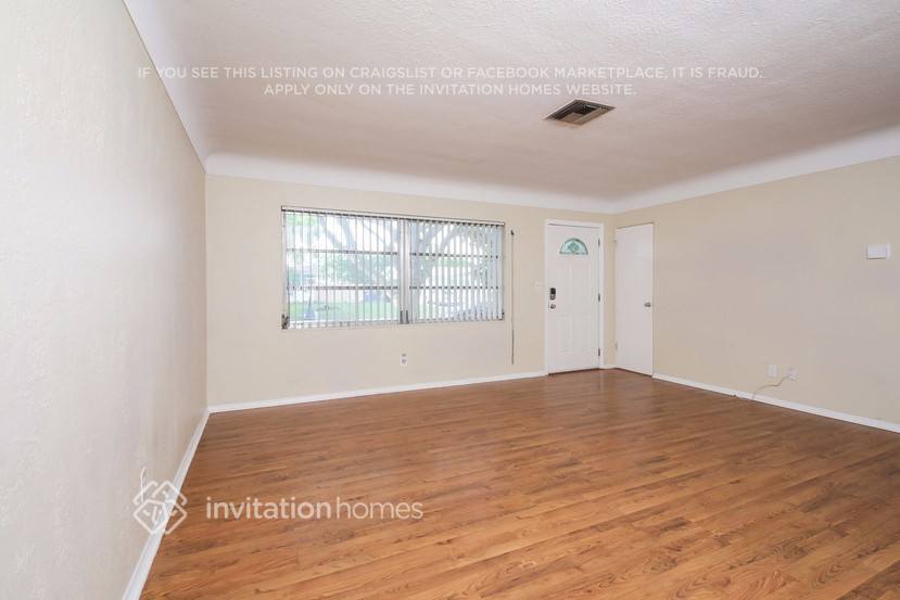 Building Photo - 6226 42nd Ave N