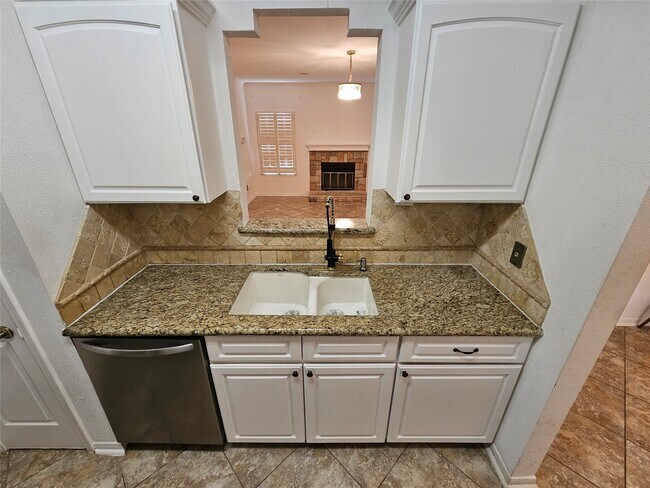 Building Photo - 9800 Pagewood Ln