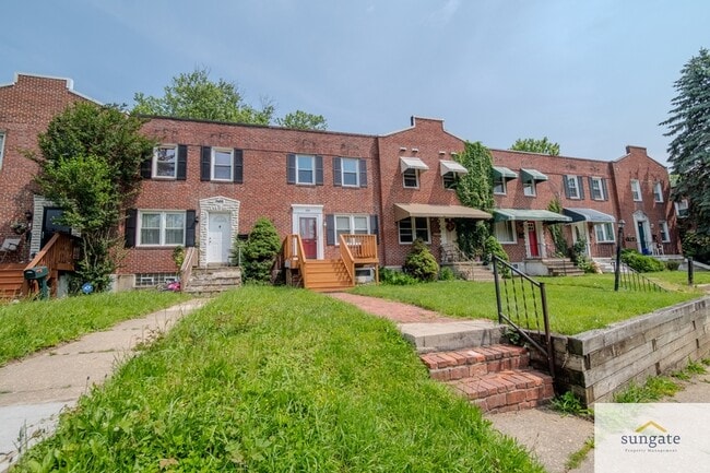 Building Photo - 1704 Redwood Ave