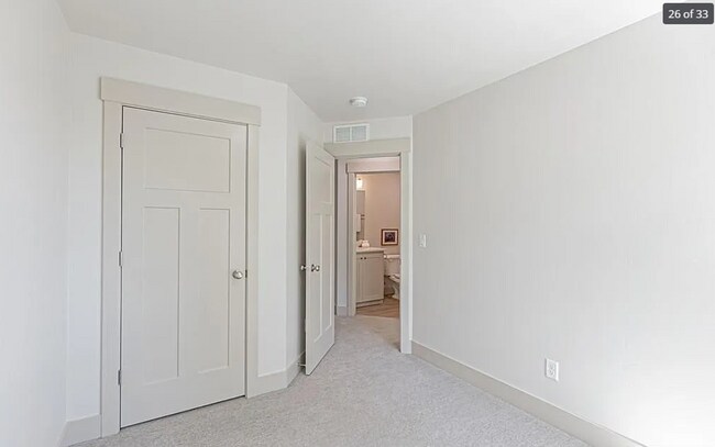 Building Photo - BEAUTIFUL 3 Bed 2.5 Bath Townhome Available!