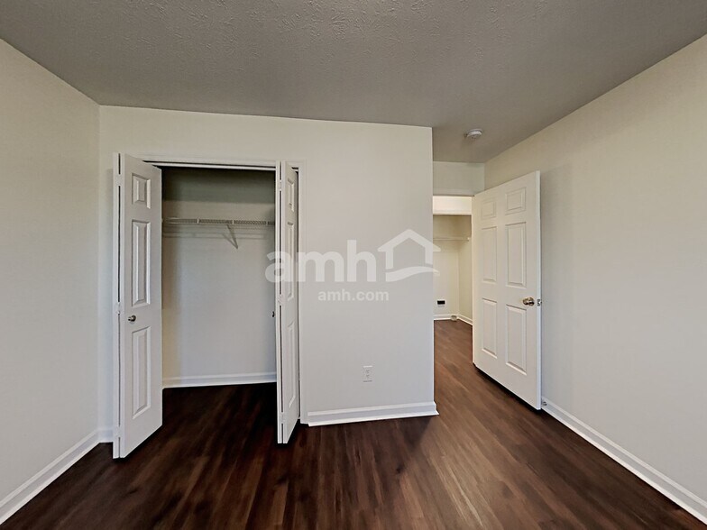 Building Photo - 200 Lakeside Park Dr