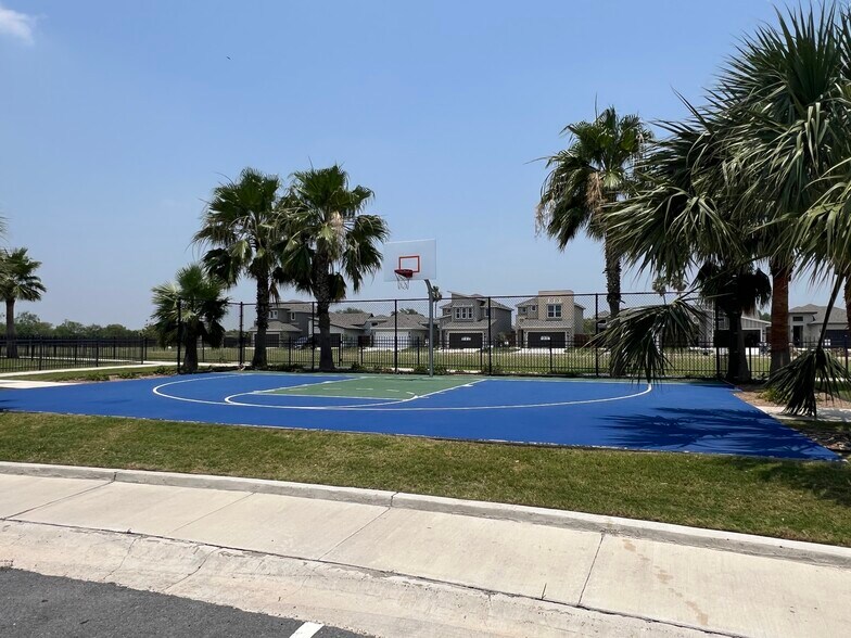 Half Basket Ball CT - 10228 N 14th St