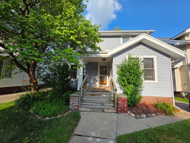 Front - 12526 Hipp St