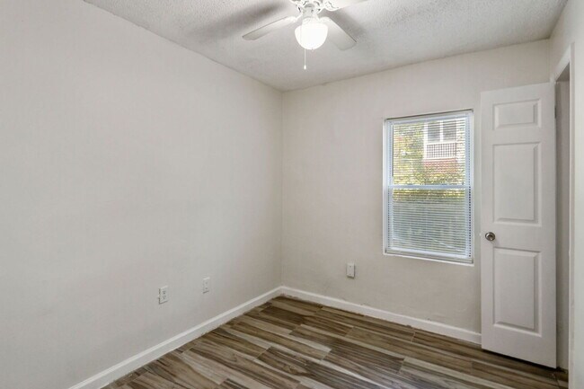 Building Photo - 619 Oliver St NW