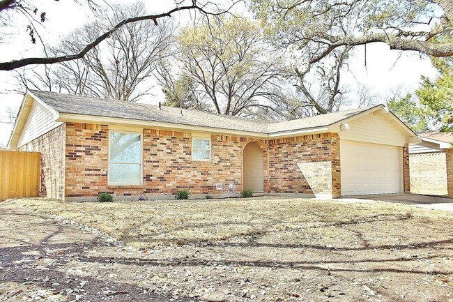 Building Photo - 302 Linkwood Dr