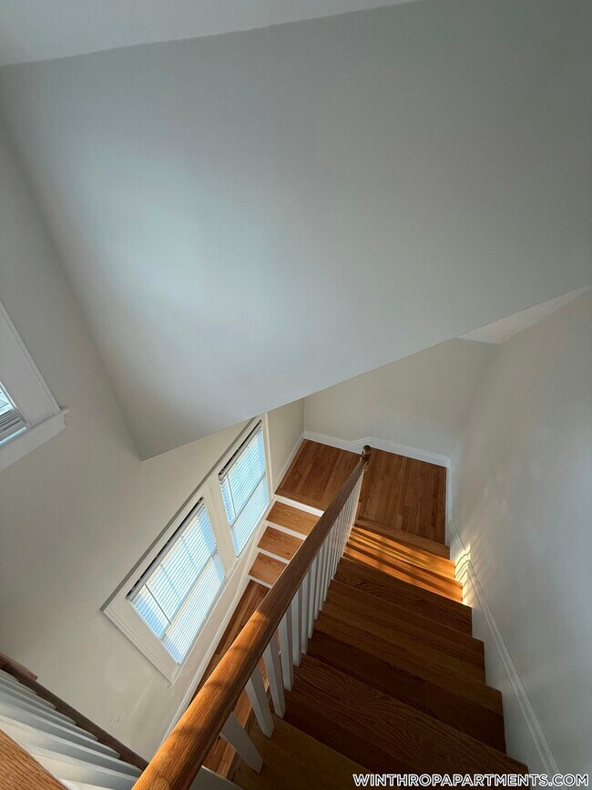 Building Photo - 70 Cottage Park Rd