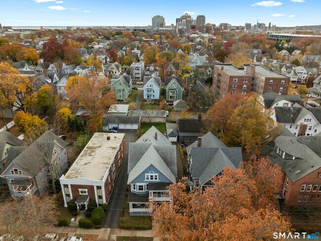 Building Photo - 136 Edwards St